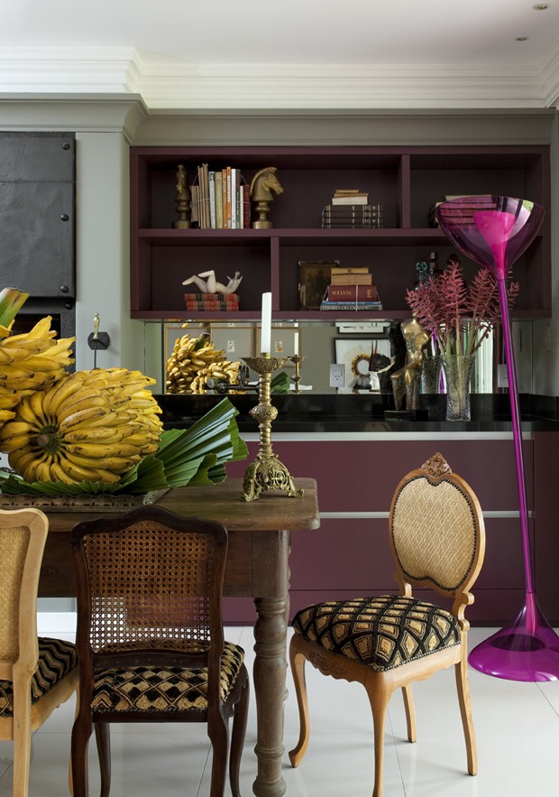 cozinha colorida com detalhes vintage