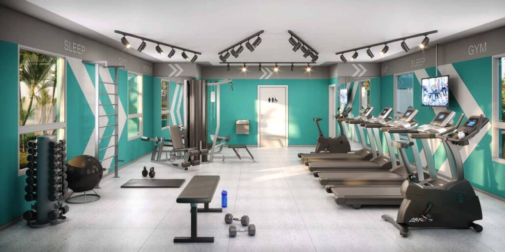 academia com aparelhos e paredes em verde
