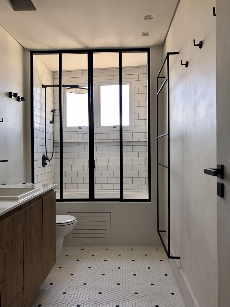 banheiro com box de vidro