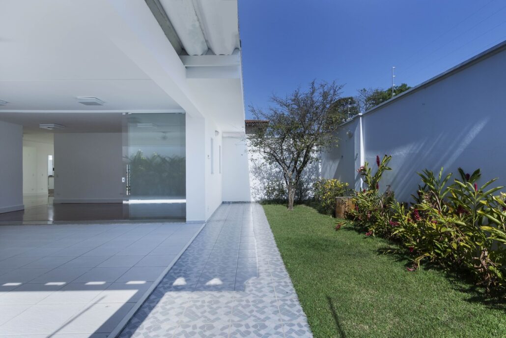 area externa com grama