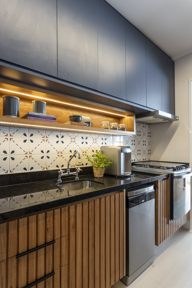cozinha com armarios pretos